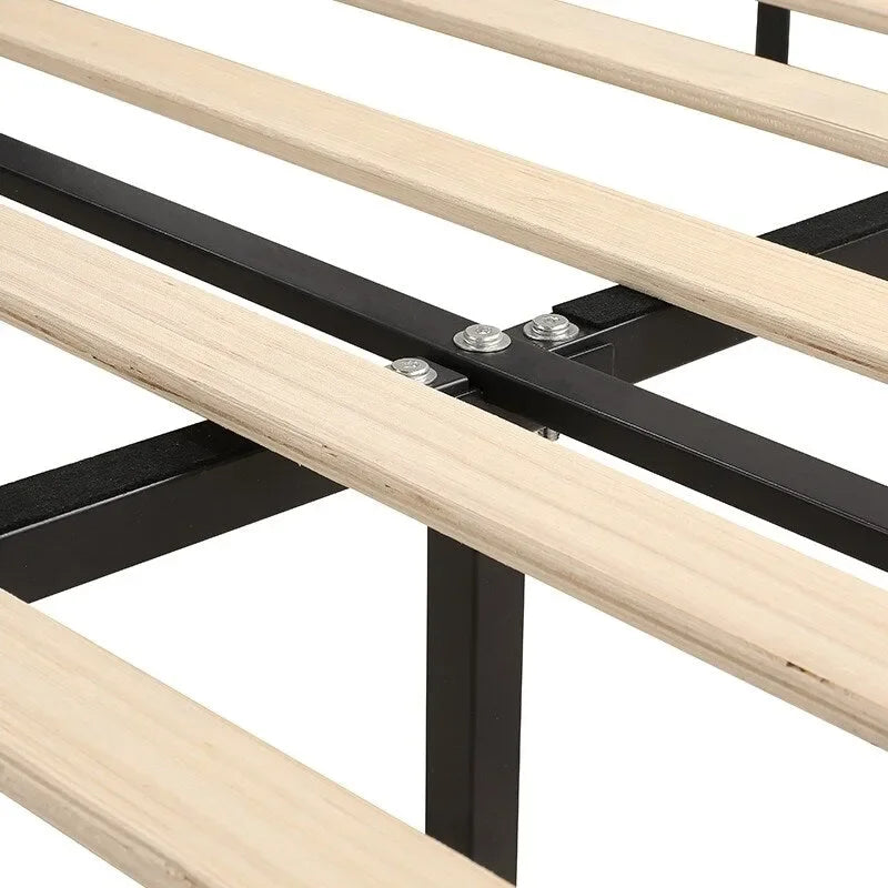 Lit plateforme King Size moderne en velours avec tête de lit capitonnée pour chambre à coucher