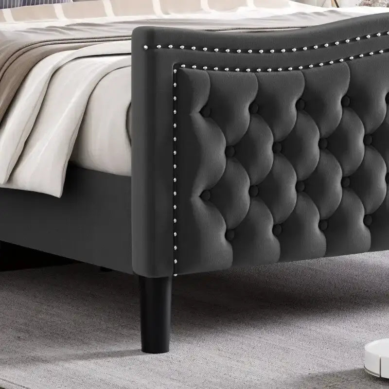 Lit plateforme King Size moderne en velours avec tête de lit capitonnée pour chambre à coucher